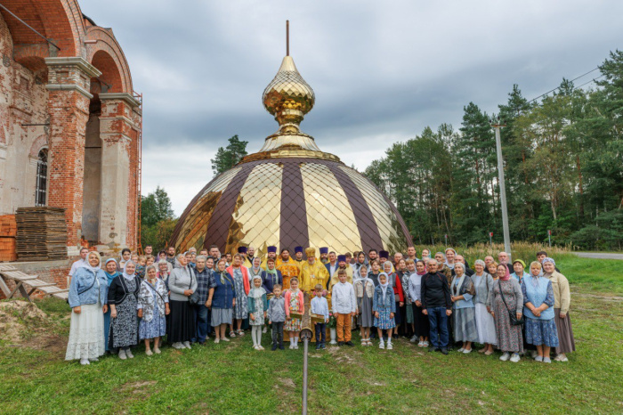 Архиерейское богослужение в Покровском храме деревни Пашнево