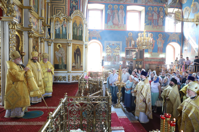 Соборное служение Божественной литургии архиереями Московской митрополии в Богоявленском соборе города Ногинска