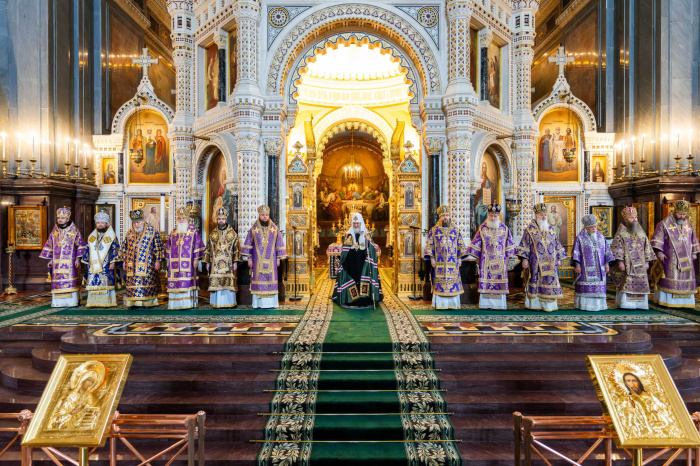 В четверг Страстной седмицы Предстоятель Русской Церкви совершил Литургию в Храме Христа Спасителя