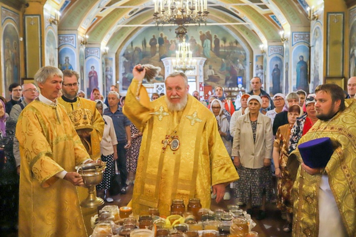 Архиерейское богослужение в Пятницком храме села Туголес 