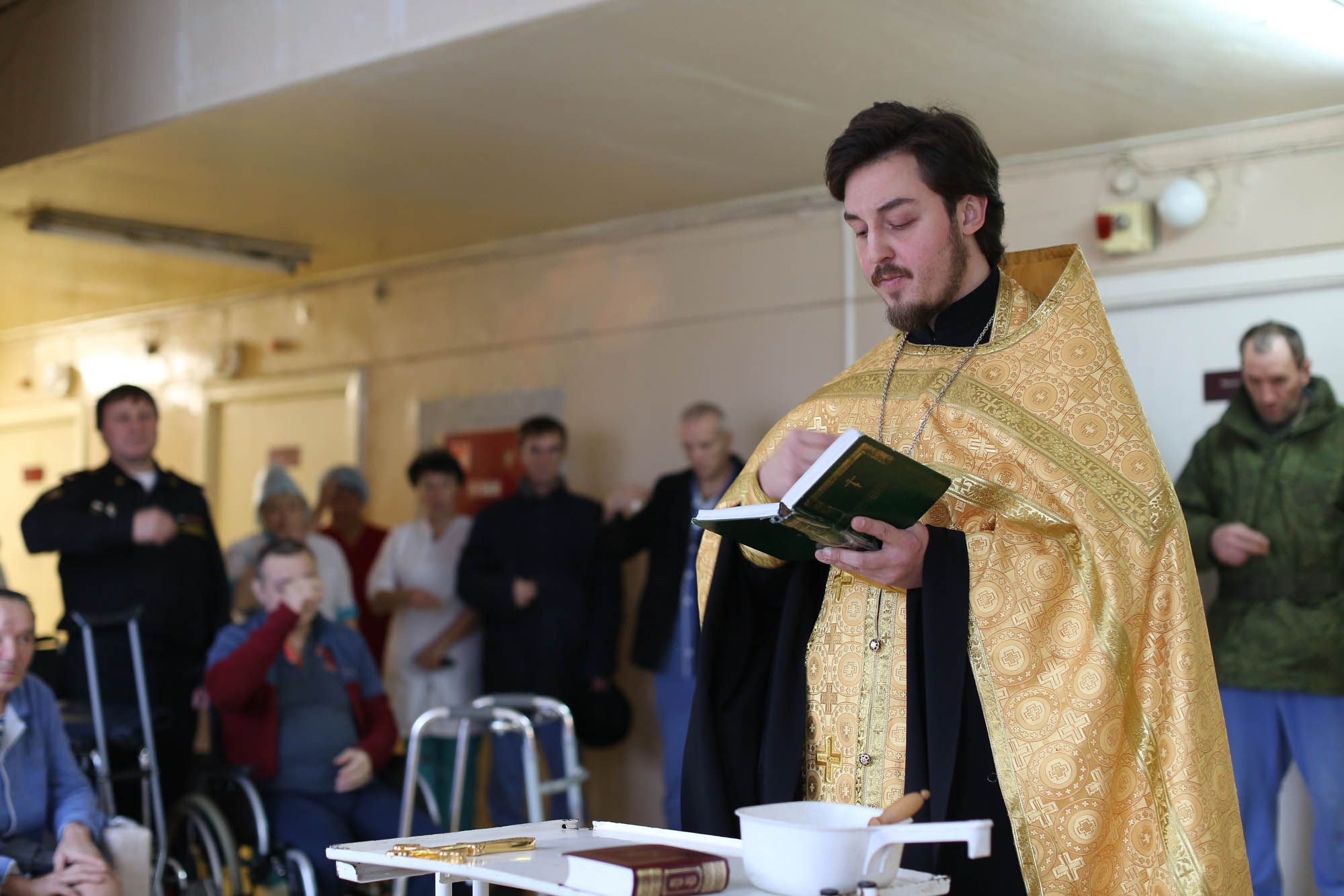 Молебен в госпитале имени Н. Н. Бурденко