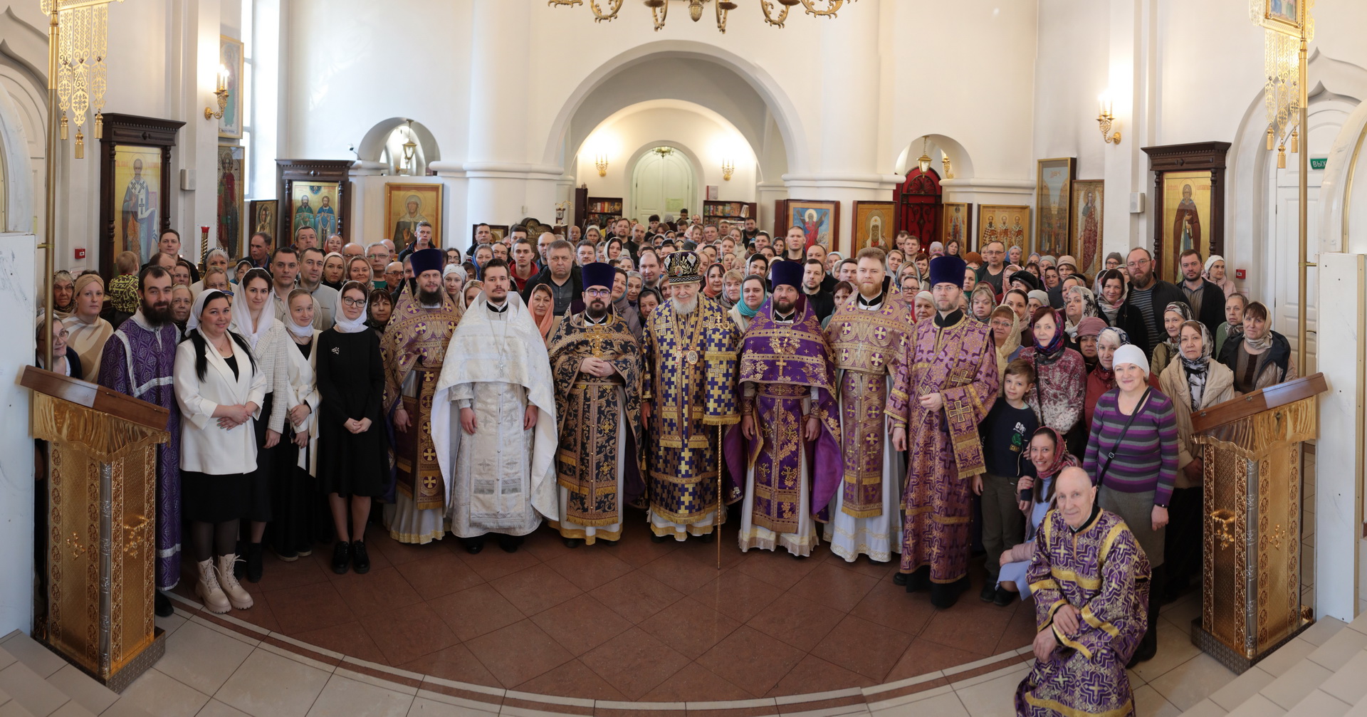Архиерейское богослужение в храме Новомучеников и исповедников Балашихинских микрорайона Кучино 