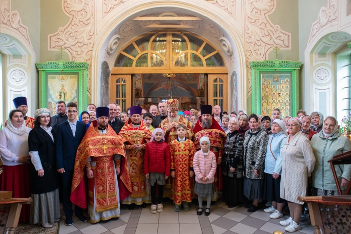 Архиерейское богослужение в Троицком храме села Рязанцы 