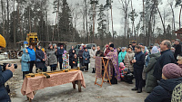 Водружение купола и креста на строящийся Преображенский храм посёлка Загорянский