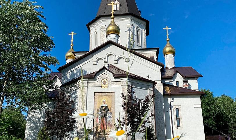 Престольный праздник в храме блаженной Ксении Петербургской деревни Медвежьи Озера