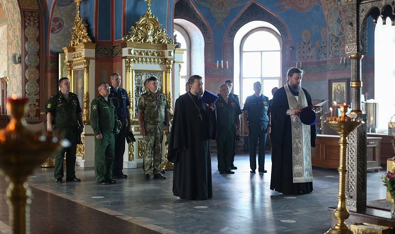 Встреча с командирами войсковых частей в Богоявленском соборе Ногинска