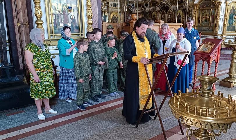 Кадеты в Богородицерождественском соборе Орехово-Зуева