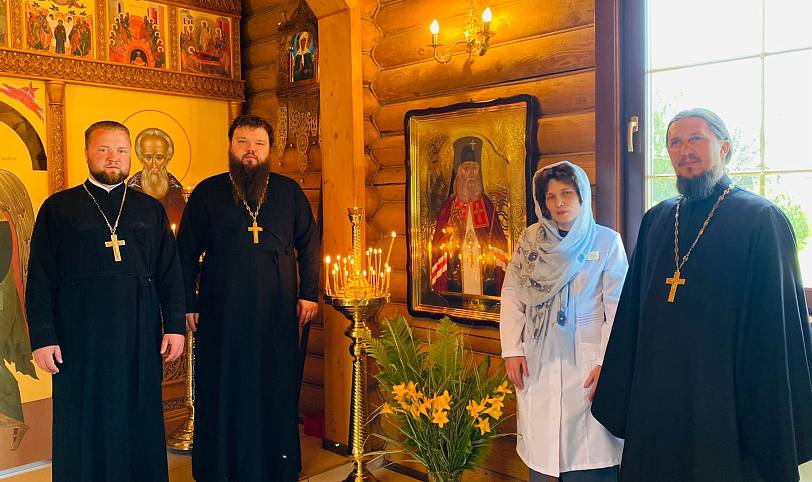 Молебен в больничном храме иконы Божией Матери «Отрада и Утешение» деревни Андреево