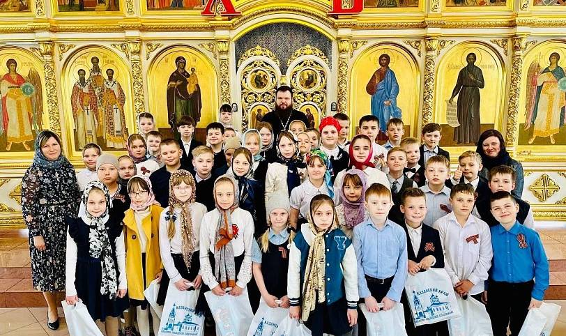 Экскурсия школьников в Казанский храм города Павловский Посад