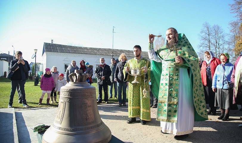 Освящение нового колокола в Успенском храме села Стромынь